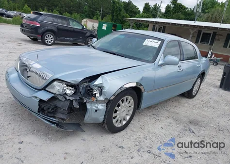 2007 Lincoln Town Car Signature z USA, uszkodzony, nr VIN 1LNHM81V27Y622316